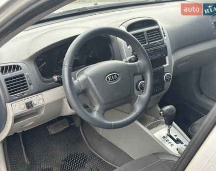 Серый Киа Черато, объемом двигателя 1.98 л и пробегом 188 тыс. км за 4990 $, фото 12 на Automoto.ua