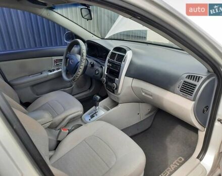 Сірий Кіа Черато, об'ємом двигуна 2 л та пробігом 192 тис. км за 4700 $, фото 4 на Automoto.ua