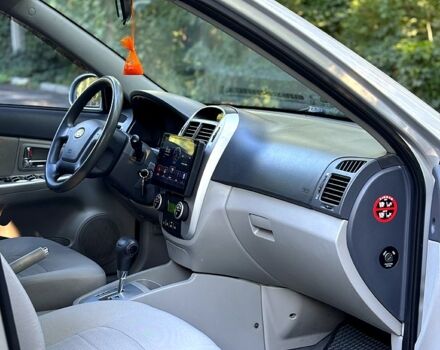 Серый Киа Черато, объемом двигателя 2 л и пробегом 215 тыс. км за 4950 $, фото 8 на Automoto.ua