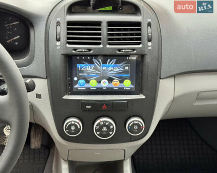 Серый Киа Черато, объемом двигателя 1.6 л и пробегом 180 тыс. км за 4950 $, фото 28 на Automoto.ua