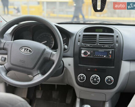 Серый Киа Черато, объемом двигателя 1.59 л и пробегом 196 тыс. км за 4950 $, фото 9 на Automoto.ua