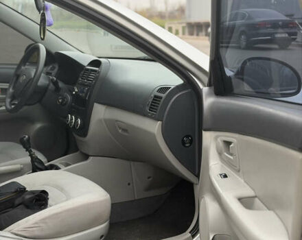 Серый Киа Черато, объемом двигателя 1.59 л и пробегом 196 тыс. км за 4950 $, фото 11 на Automoto.ua