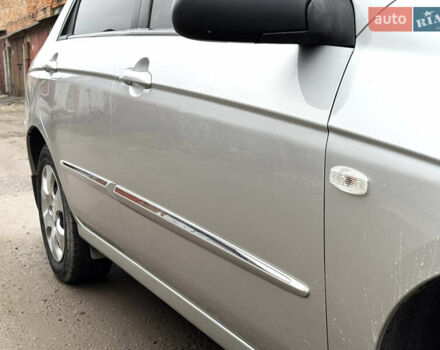 Серый Киа Черато, объемом двигателя 1.6 л и пробегом 180 тыс. км за 4750 $, фото 5 на Automoto.ua