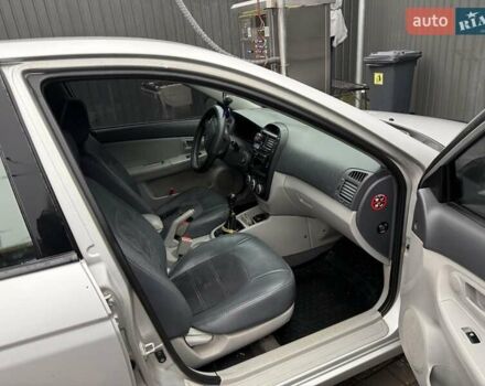 Серый Киа Черато, объемом двигателя 1.59 л и пробегом 205 тыс. км за 4600 $, фото 6 на Automoto.ua