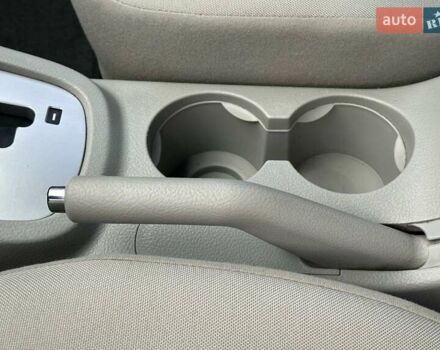 Сірий Кіа Черато, об'ємом двигуна 2 л та пробігом 192 тис. км за 5100 $, фото 14 на Automoto.ua