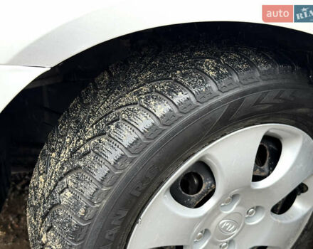 Серый Киа Черато, объемом двигателя 1.6 л и пробегом 180 тыс. км за 4950 $, фото 17 на Automoto.ua