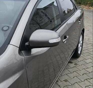 Серый Киа Черато, объемом двигателя 1.59 л и пробегом 117 тыс. км за 7777 $, фото 3 на Automoto.ua