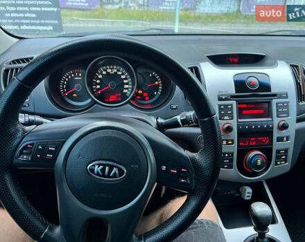 Серый Киа Черато, объемом двигателя 2 л и пробегом 177 тыс. км за 6000 $, фото 7 на Automoto.ua