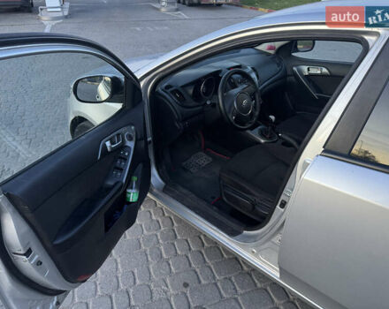 Серый Киа Черато, объемом двигателя 1.59 л и пробегом 247 тыс. км за 5650 $, фото 5 на Automoto.ua