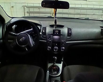 Серый Киа Черато, объемом двигателя 2 л и пробегом 250 тыс. км за 7200 $, фото 2 на Automoto.ua