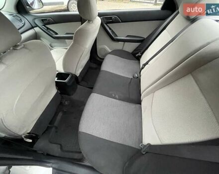 Серый Киа Черато, объемом двигателя 1.6 л и пробегом 224 тыс. км за 5400 $, фото 7 на Automoto.ua