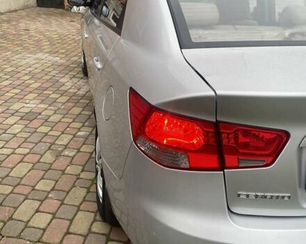 Серый Киа Черато, объемом двигателя 1.6 л и пробегом 224 тыс. км за 5400 $, фото 2 на Automoto.ua