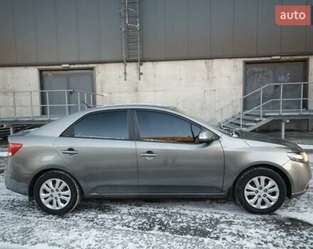 Серый Киа Черато, объемом двигателя 1.6 л и пробегом 420 тыс. км за 6500 $, фото 5 на Automoto.ua