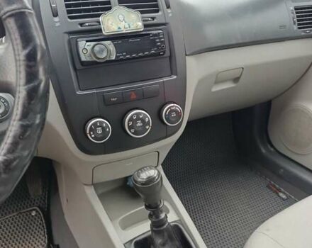 Серый Киа Черато, объемом двигателя 1.6 л и пробегом 200 тыс. км за 4100 $, фото 10 на Automoto.ua