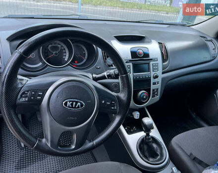 Серый Киа Черато, объемом двигателя 2 л и пробегом 177 тыс. км за 6000 $, фото 5 на Automoto.ua