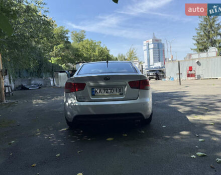 Серый Киа Черато, объемом двигателя 2 л и пробегом 211 тыс. км за 6000 $, фото 4 на Automoto.ua