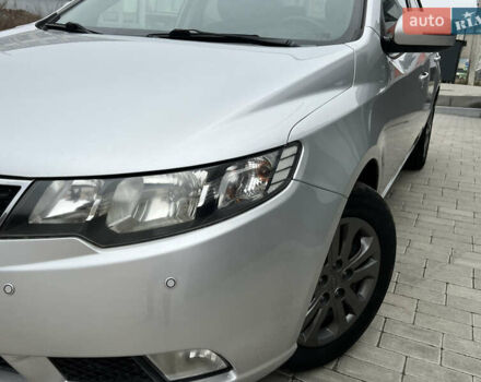 Серый Киа Черато, объемом двигателя 1.6 л и пробегом 188 тыс. км за 6999 $, фото 6 на Automoto.ua