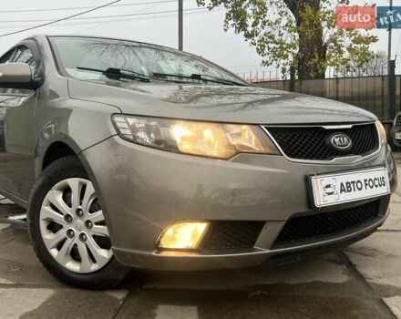 Сірий Кіа Черато, об'ємом двигуна 2 л та пробігом 198 тис. км за 6490 $, фото 3 на Automoto.ua