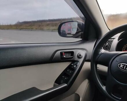 Серый Киа Черато, объемом двигателя 1.59 л и пробегом 153 тыс. км за 6300 $, фото 10 на Automoto.ua