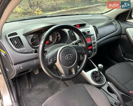 Серый Киа Черато, объемом двигателя 2 л и пробегом 178 тыс. км за 6450 $, фото 14 на Automoto.ua
