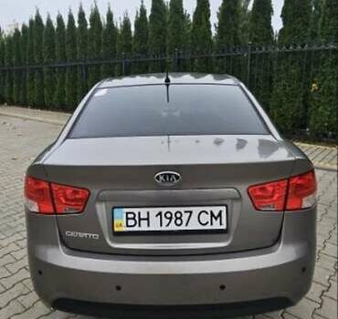 Серый Киа Черато, объемом двигателя 1.59 л и пробегом 117 тыс. км за 7777 $, фото 5 на Automoto.ua