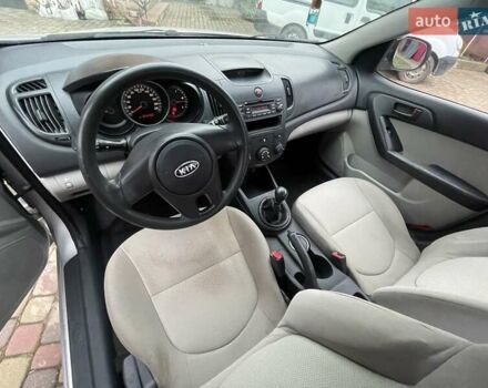 Серый Киа Черато, объемом двигателя 1.6 л и пробегом 224 тыс. км за 5400 $, фото 10 на Automoto.ua