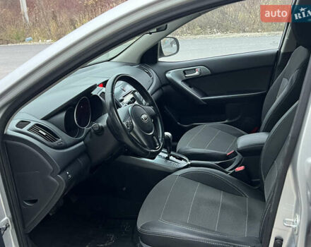 Серый Киа Черато, объемом двигателя 1.6 л и пробегом 188 тыс. км за 6999 $, фото 30 на Automoto.ua