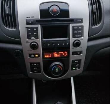 Серый Киа Черато, объемом двигателя 1.59 л и пробегом 117 тыс. км за 7777 $, фото 2 на Automoto.ua