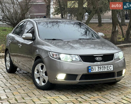 Серый Киа Черато, объемом двигателя 2 л и пробегом 178 тыс. км за 6450 $, фото 2 на Automoto.ua