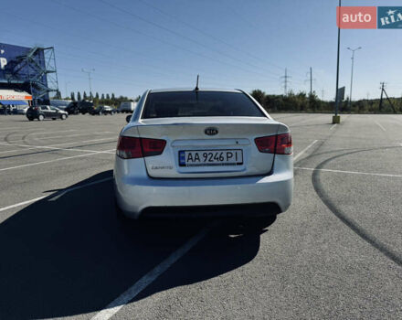 Серый Киа Черато, объемом двигателя 1.59 л и пробегом 242 тыс. км за 4900 $, фото 5 на Automoto.ua