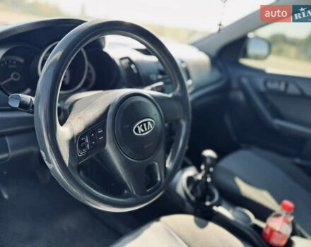 Сірий Кіа Черато, об'ємом двигуна 1.59 л та пробігом 243 тис. км за 4450 $, фото 8 на Automoto.ua