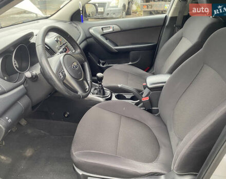 Сірий Кіа Черато, об'ємом двигуна 1.59 л та пробігом 169 тис. км за 7900 $, фото 9 на Automoto.ua