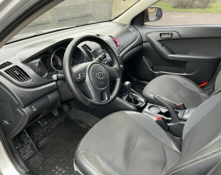 Серый Киа Черато, объемом двигателя 1.6 л и пробегом 99 тыс. км за 8400 $, фото 4 на Automoto.ua