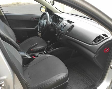 Серый Киа Черато, объемом двигателя 1.6 л и пробегом 88 тыс. км за 9000 $, фото 5 на Automoto.ua