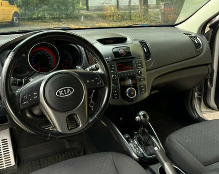 Киа Черато 2012 в Каменское - Днепродзержинск на Automoto.ua Серый Киа Черато, объемом двигателя 2 л и пробегом 172 тыс. км за 7500 $, фото 12 на Automoto.ua