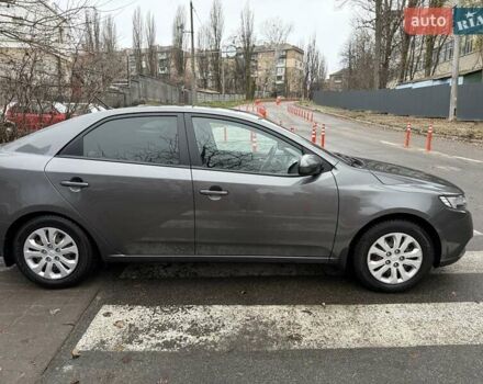 Серый Киа Черато, объемом двигателя 1.59 л и пробегом 141 тыс. км за 9600 $, фото 5 на Automoto.ua