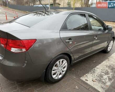 Серый Киа Черато, объемом двигателя 1.59 л и пробегом 141 тыс. км за 9600 $, фото 4 на Automoto.ua