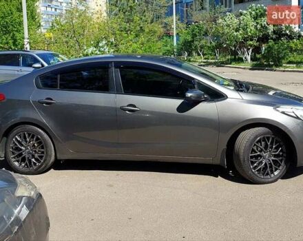 Серый Киа Черато, объемом двигателя 1.59 л и пробегом 182 тыс. км за 8000 $, фото 6 на Automoto.ua
