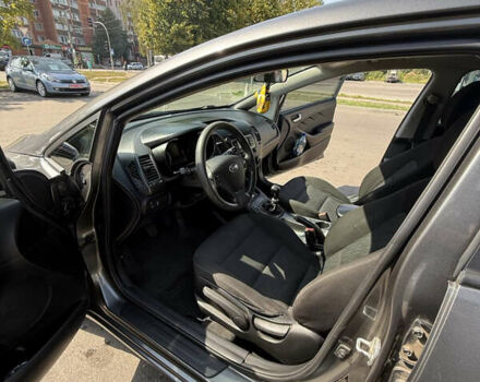 Сірий Кіа Черато, об'ємом двигуна 1.59 л та пробігом 330 тис. км за 7800 $, фото 11 на Automoto.ua