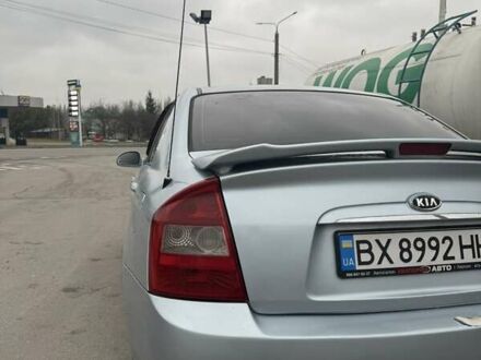 Серый Киа Черато, объемом двигателя 1.98 л и пробегом 200 тыс. км за 3150 $, фото 1 на Automoto.ua