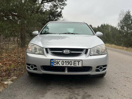 Кіа Черато 2006 у Сарнах на Automoto.ua Сірий Кіа Черато, об'ємом двигуна 1.58 л та пробігом 283 тис. км за 4620 $, фото 1 на Automoto.ua
