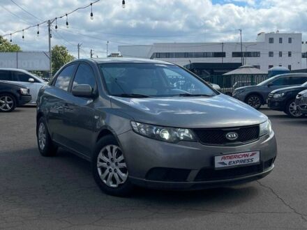 Кіа Черато 2009 у Києві на Automoto.ua Сірий Кіа Черато, об'ємом двигуна 1.4 л та пробігом 209 тис. км за 7600 $, фото 1 на Automoto.ua
