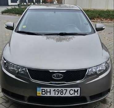 Сірий Кіа Черато, об'ємом двигуна 1.59 л та пробігом 117 тис. км за 7777 $, фото 1 на Automoto.ua