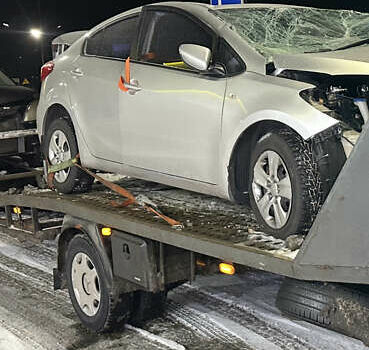 Серый Киа Черато, объемом двигателя 1.6 л и пробегом 200 тыс. км за 1850 $, фото 1 на Automoto.ua