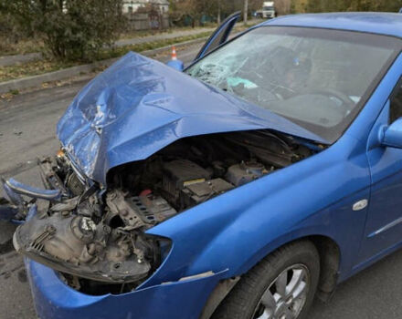 Синий Киа Черато, объемом двигателя 1.6 л и пробегом 140 тыс. км за 1400 $, фото 1 на Automoto.ua