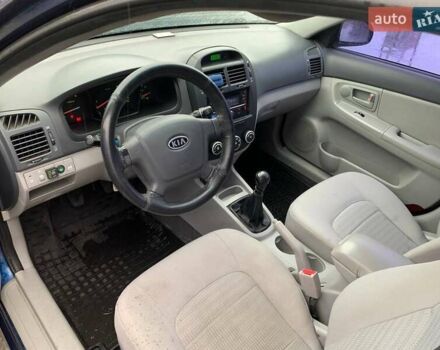 Синій Кіа Черато, об'ємом двигуна 1.6 л та пробігом 255 тис. км за 4600 $, фото 4 на Automoto.ua