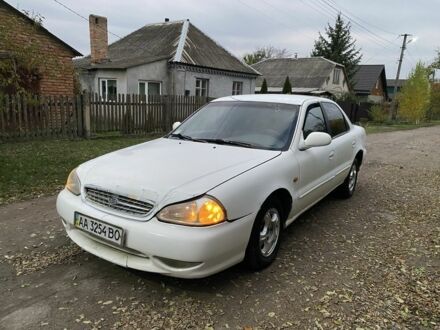 Киа Кларус 1998 в Смеле на Automoto.ua Белый Киа Кларус, объемом двигателя 0 л и пробегом 200 тыс. км за 885 $, фото 1 на Automoto.ua