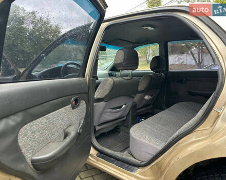 Бежевый Киа Кларус, объемом двигателя 2 л и пробегом 300 тыс. км за 1300 $, фото 5 на Automoto.ua