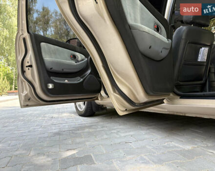 Бежевый Киа Кларус, объемом двигателя 2 л и пробегом 239 тыс. км за 1999 $, фото 20 на Automoto.ua