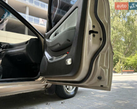 Бежевый Киа Кларус, объемом двигателя 2 л и пробегом 239 тыс. км за 1999 $, фото 23 на Automoto.ua